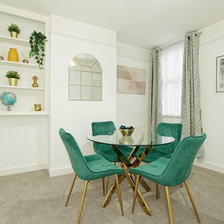 Lovely Luxury 3 Bed House Apartment ชาแธม ภายนอก รูปภาพ