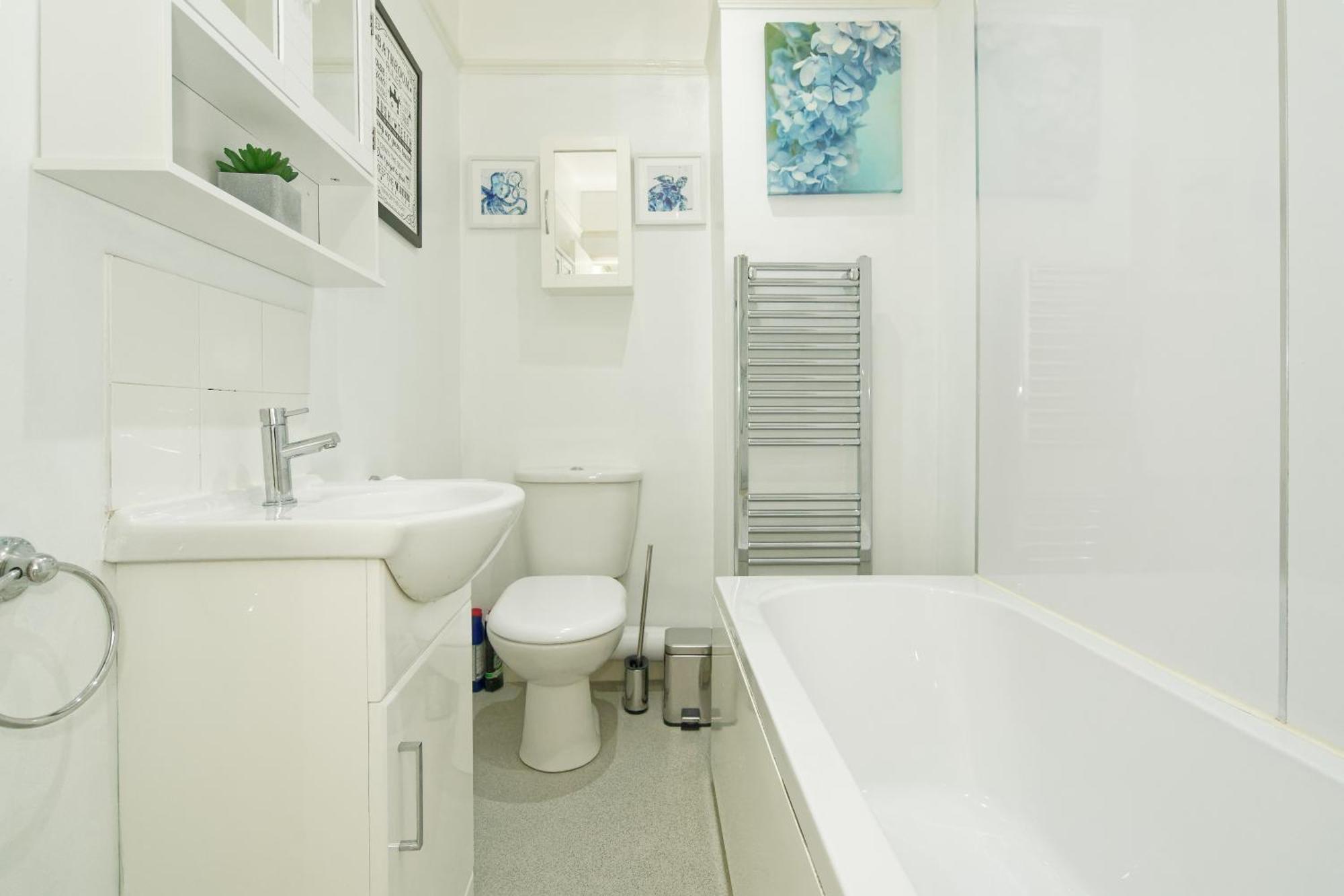 Lovely Luxury 3 Bed House Apartment ชาแธม ภายนอก รูปภาพ